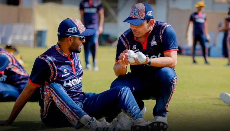 I want World to praise Babar Azam, says Kamran Akmak