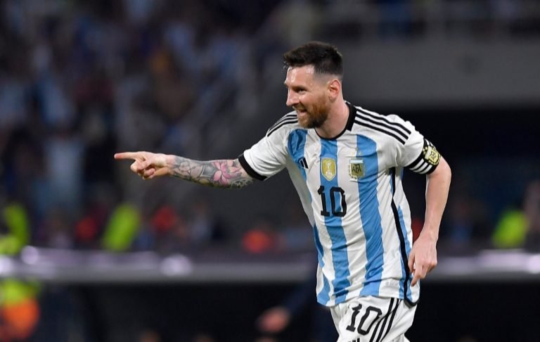 Lionel Messi scores hat-trick in Argentina 7-0 win