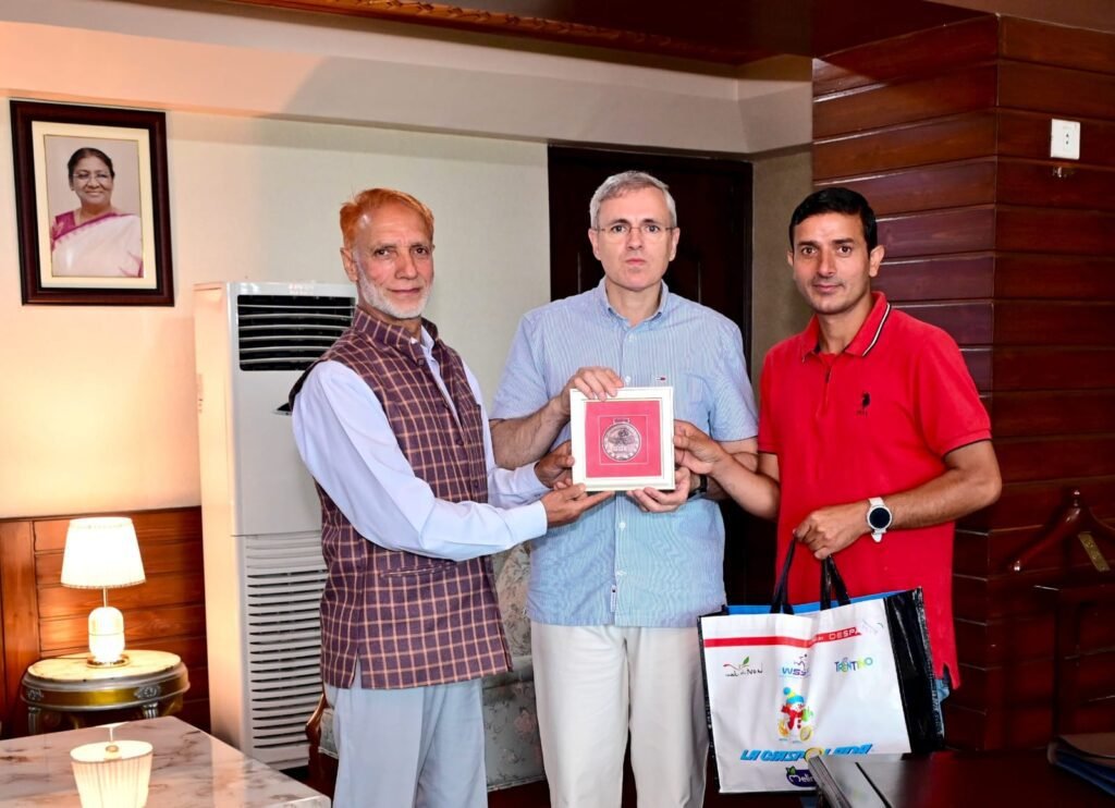 SnowShoe Federation Delegation Meets CM Omar Abdullah, Seeks Major Boost for Winter Sports in J&K
